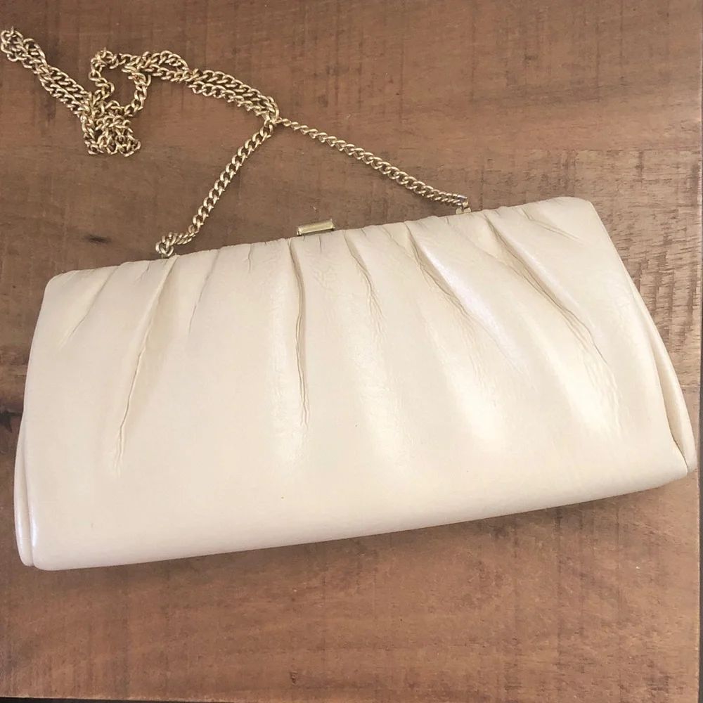 Vintage beige clutch